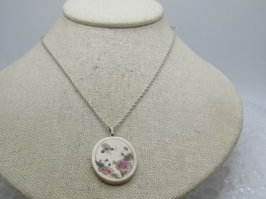 Vintage Scrimshaw Floral Buzzing Bee Necklace, 18", Signed