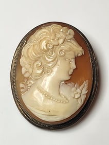 Vintage Silver Hand-Carved Shell Cameo Pendant/Brooch