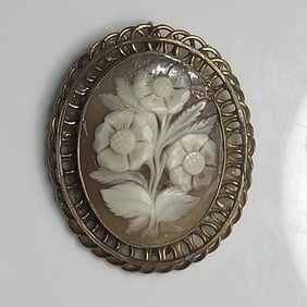 Vintage Gold Filled Flower Cameo Pendant