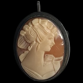 Vintage Sterling Silver Hand-Carved Shell Cameo Pin/Brooch