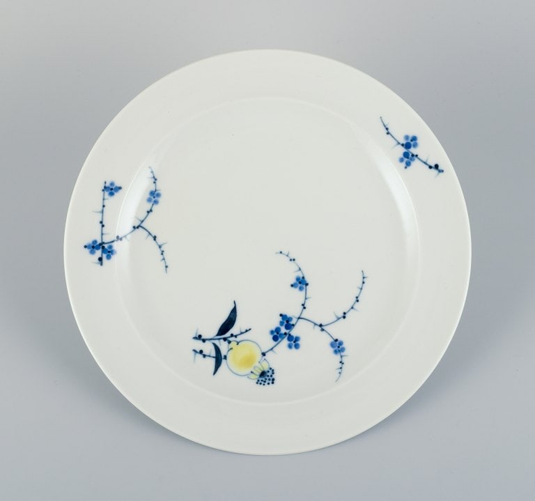 Johannes Hedegaard for Royal Copenhagen, Rimmon, large round dish.: Johannes Hedegaard for Royal Copenhagen, Rimmon, large round dish. Model number: 46/14824. 1968. In perfect condition. Second factory quality. Marked. Dimensions: D 27.5 cm. Reserve: $210.00 Shipping: