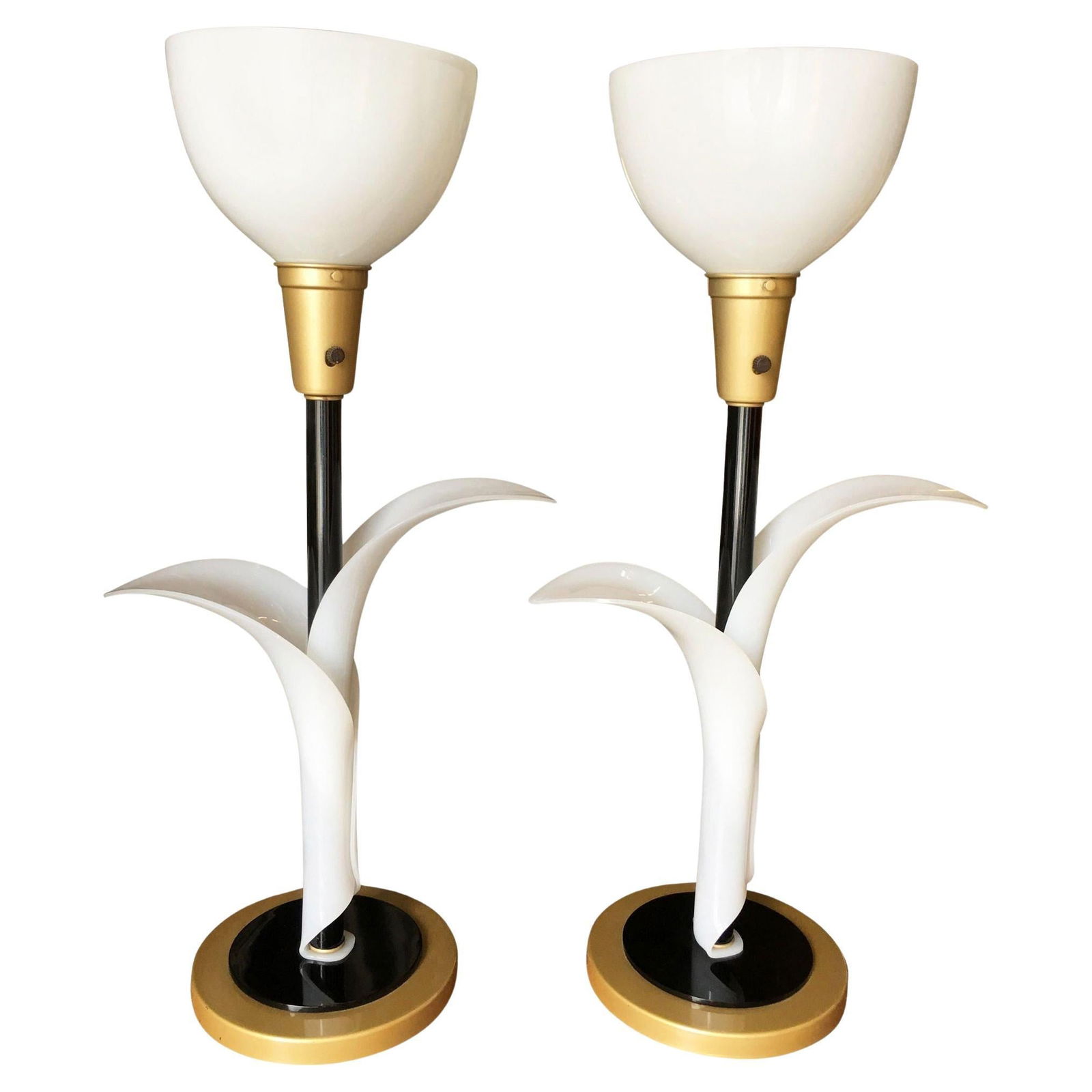 Mid-century Sculptural Acrylic Tulip Table Lamp Pair by Rougier: About the Item These exceptional pair of 1960s tulip table lamps crafted by Rougiert Lamp boast leaf-shaped shafts delicately fashioned from ivory-toned acrylic. The acrylic gracefully encases the bra