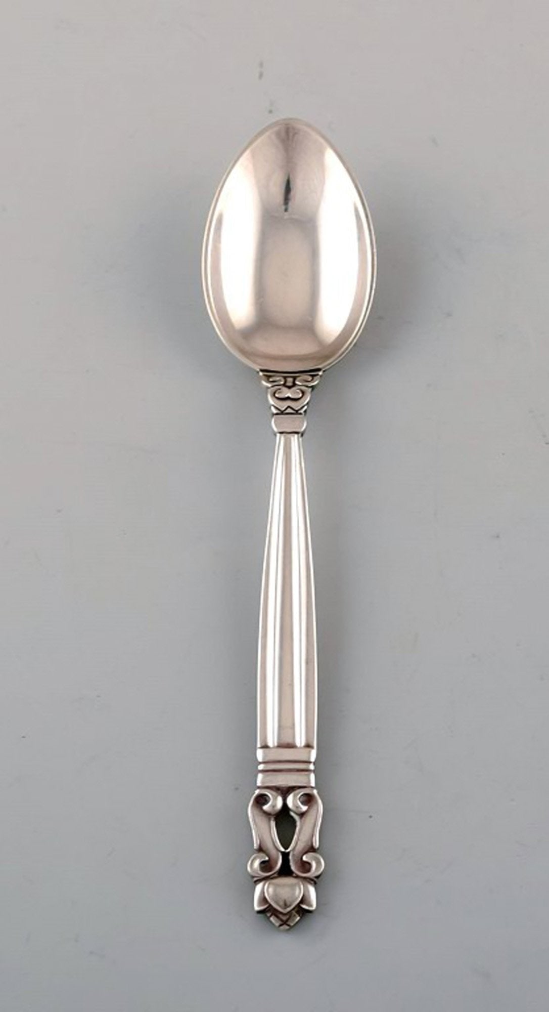 Georg Jensen Acorn teaspoon in sterling silver.: Title:Georg Jensen Acorn teaspoon in sterling silver. Description:Georg Jensen Acorn teaspoon in sterling silver. Designer: Johan Rohde. Length: 13 cm. Stamped. In very good condition. Reserve: $53.00