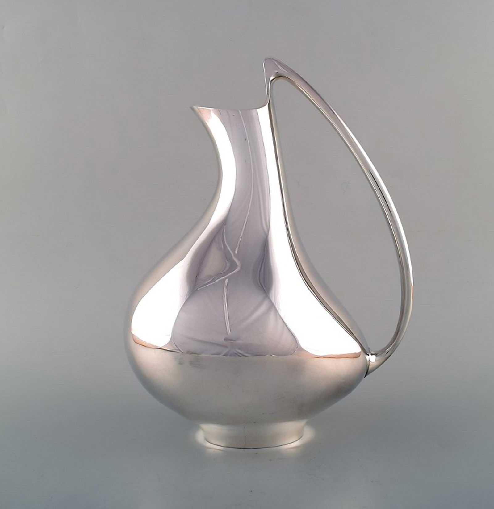 Henning Koppel for Georg Jensen. Modernist sterling silver jug. 'The Pregnant Duck'. Model number: Title:Henning Koppel for Georg Jensen. Modernist sterling silver jug. 'The Pregnant Duck'. Model number 992. Designed by Henning Koppel in 1951. Description:Henning Koppel for Georg Jensen. Modernist