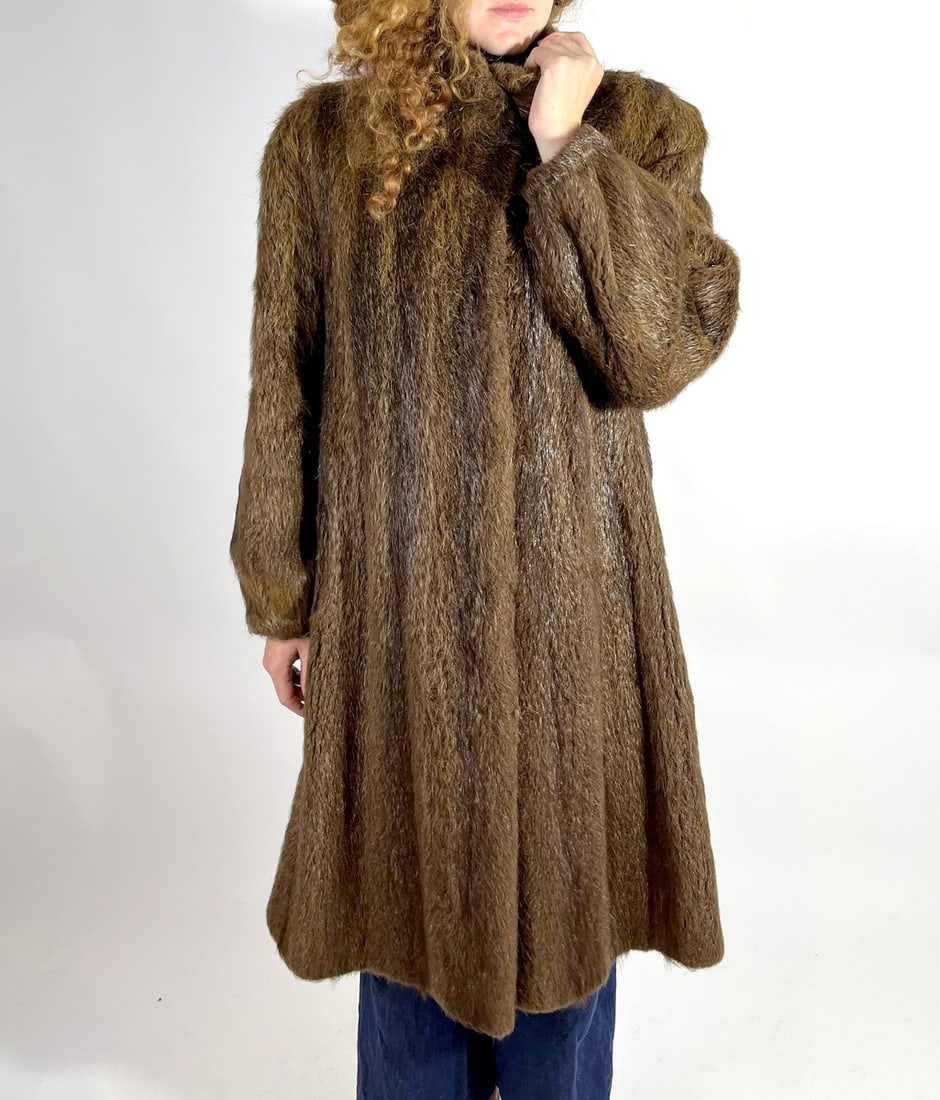 BROWN BEAVER FUR COAT EU: XL; US: 18 (1 of 10)
