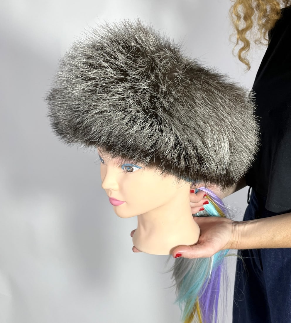 SILVER FOX FUR HAT (1 of 4)