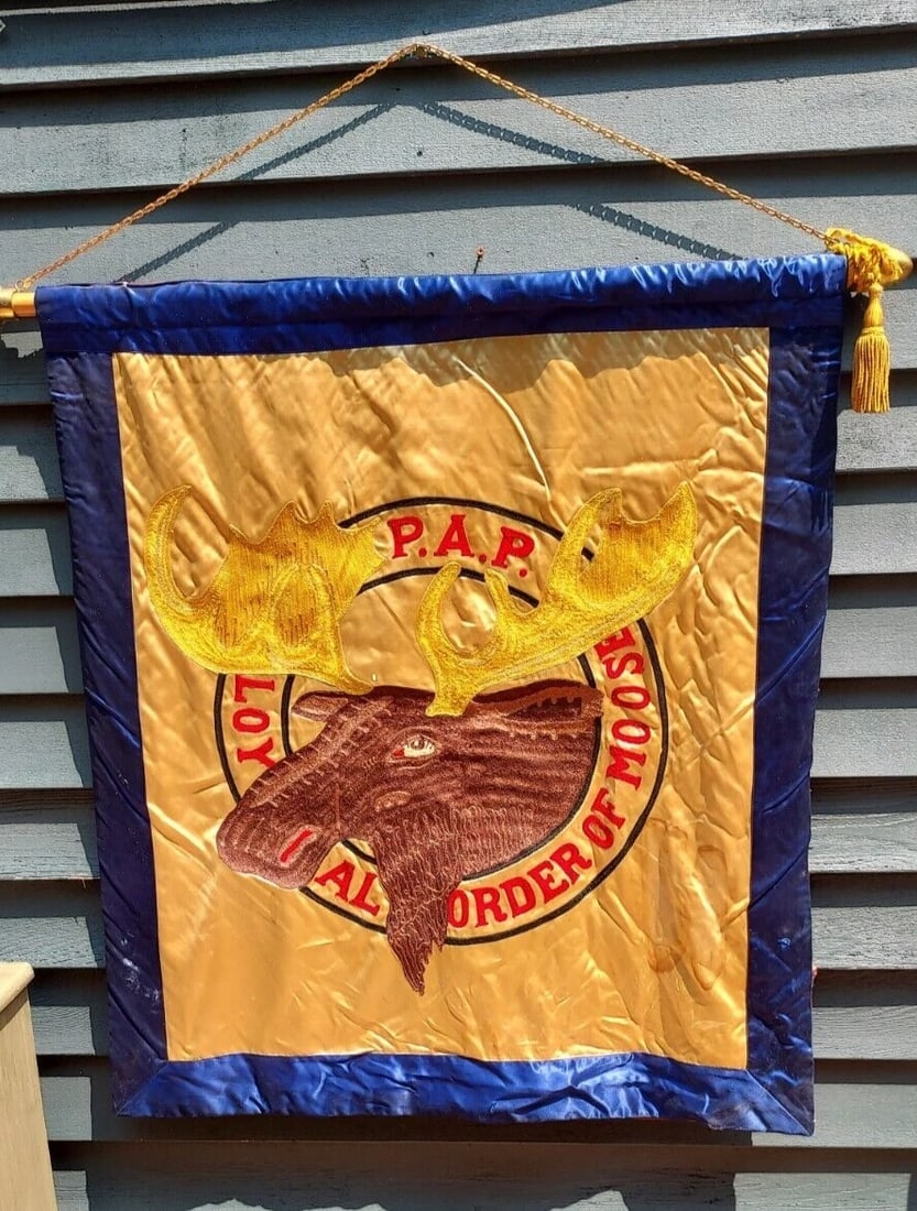 Loyal Orders Of Moose Banner Embroidery Graphic Moose Beautiful 1940: Incredibly piece. Would look great in a camp or lodge. Dates to 1930. Never seen anything like this before. Measures 39 x 36 " . Shipping includes insurance. Shipping: Domestic: Flat-rate of $25.00 to