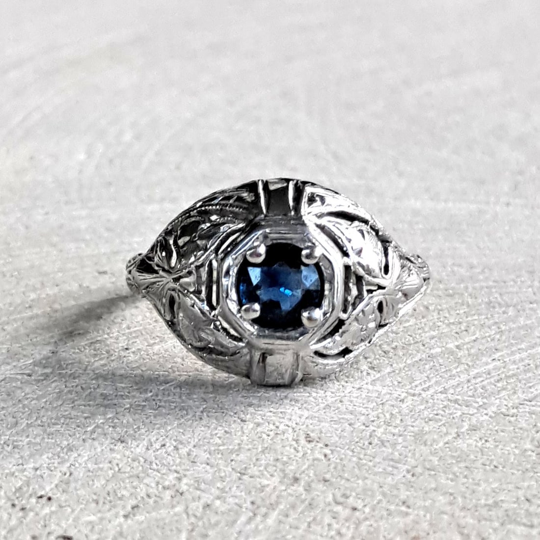 PLATINUM Sapphire Art Deco Filigree Antique Ring, Beautiful Setting, Dome Ring, Right Hand Ring or: Title:PLATINUM Sapphire Art Deco Filigree Antique Ring, Beautiful Setting, Dome Ring, Right Hand Ring or Engagement Ring! September Birthstone! Description:PLATINUM Sapphire Art Deco Filigree Antique