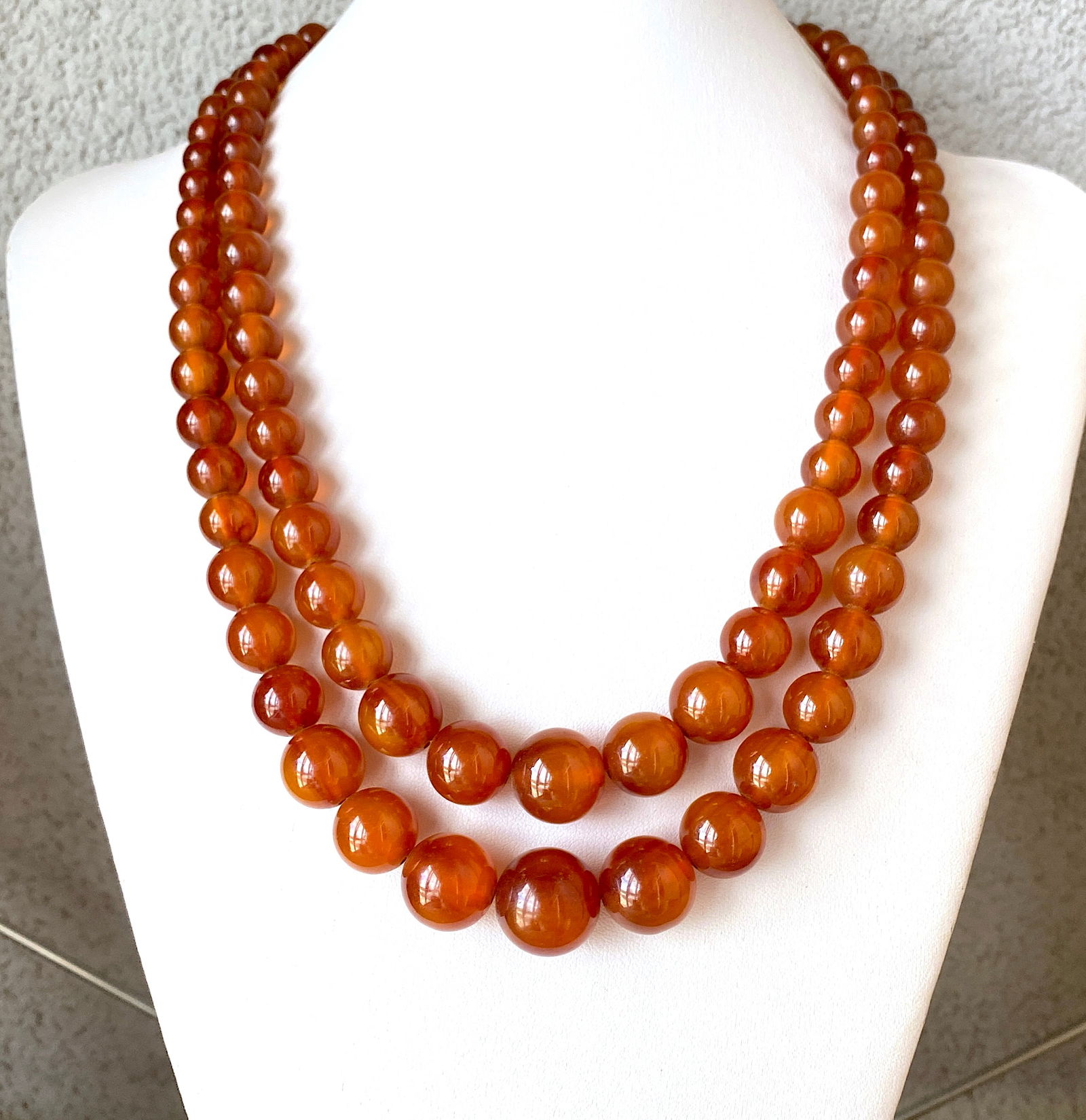 Unique and Magnificent Bakelite Necklace made from Round Bakelite beads (1 of 8)
