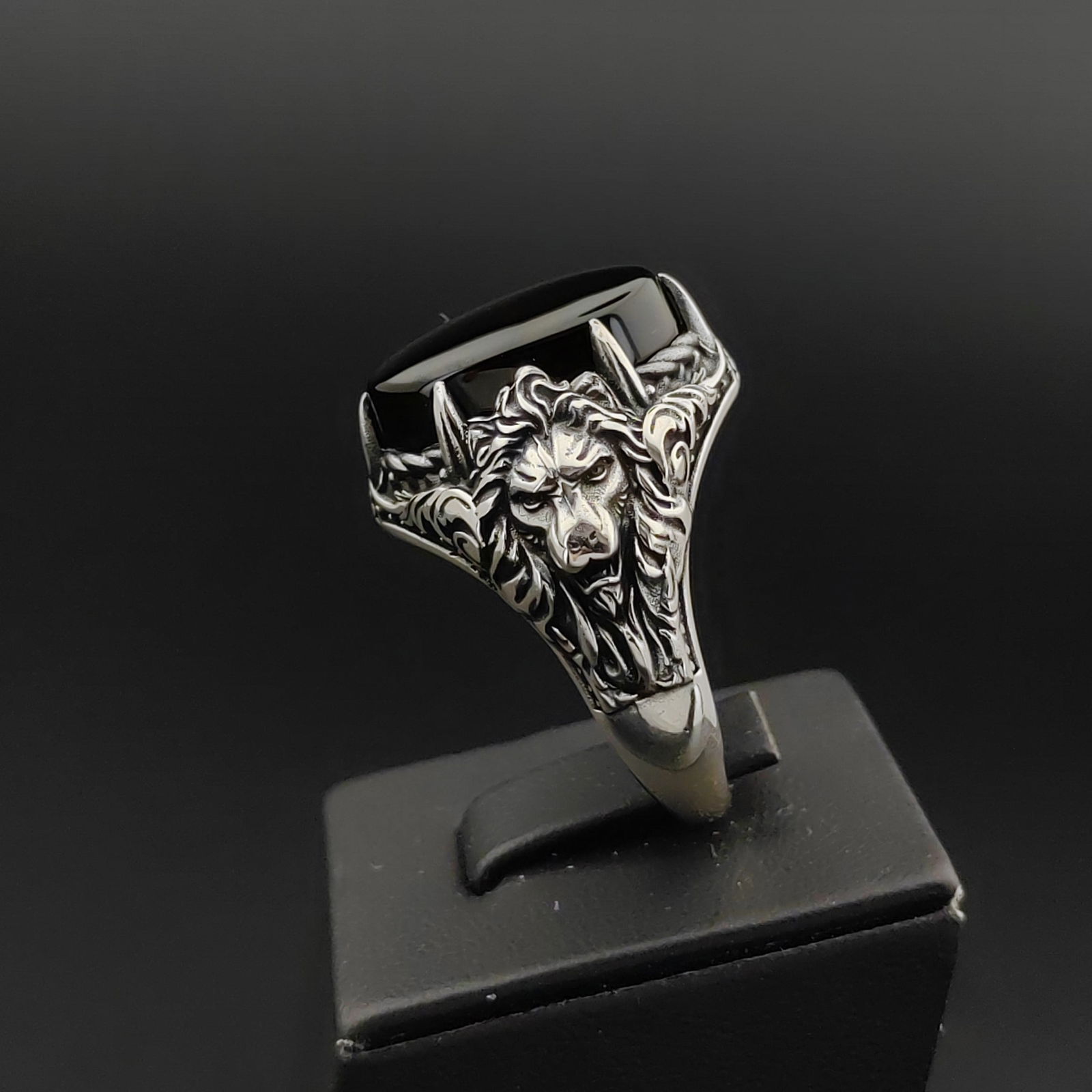 925 Sterling Silver Lion Ring with Black Onyx (1 of 9)