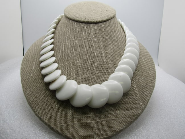 Vintage White Graduated Lucite Necklace, Trifari, 24", 1960's: Vintage White Graduated Lucite Necklace, Trifari, 24", 1960's Round beads at the clasps that range from 7.5mm to 9mm and then graduated white disc beads that range from 15mm to 23mm. Spring clasp. Ver