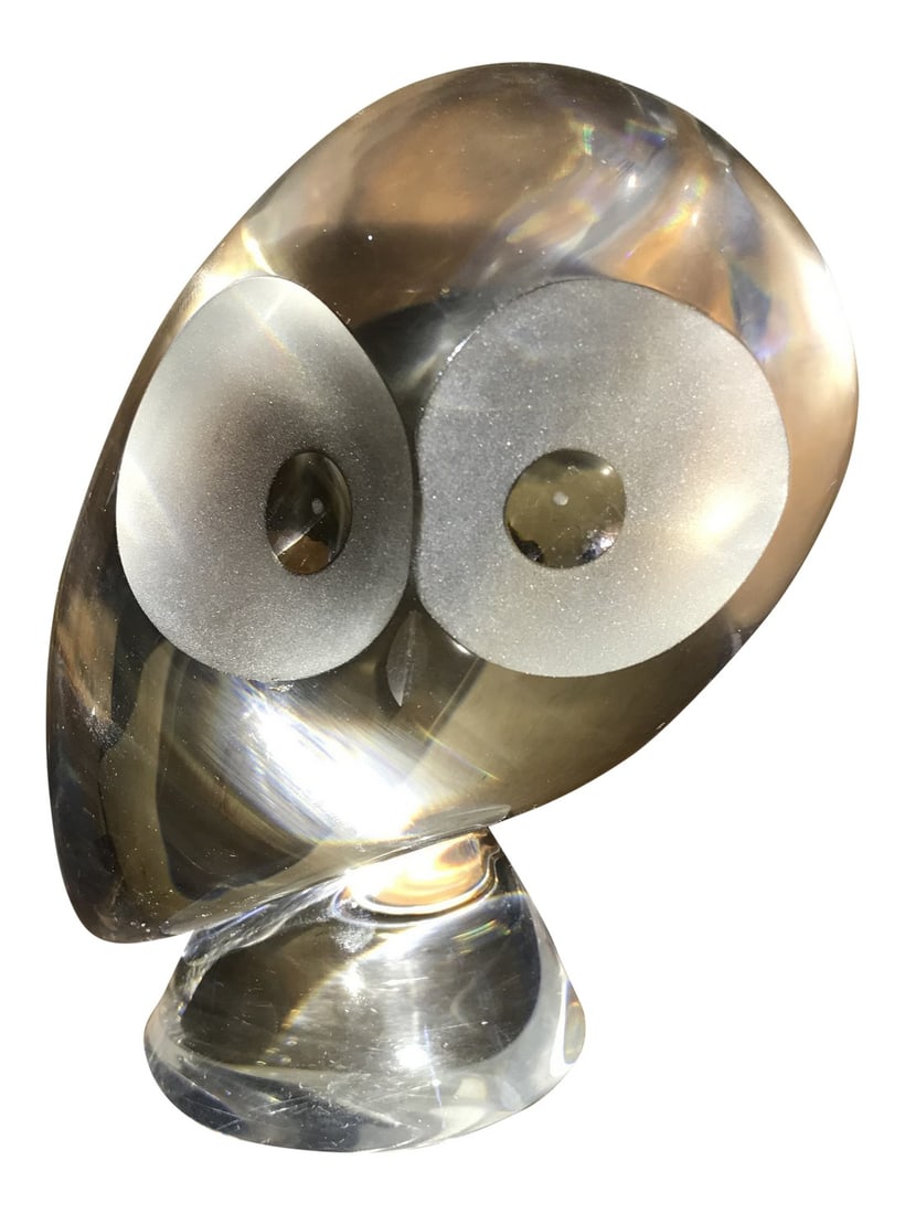 Steuben Glass Owl Figurine: Beautiful clear crystal sculpture of an owl . Heavy and solid piece of art. Signed on the bottom. Made by the Steuben family and designed by Donald Pollard. Condition: Alterations: Original Condition