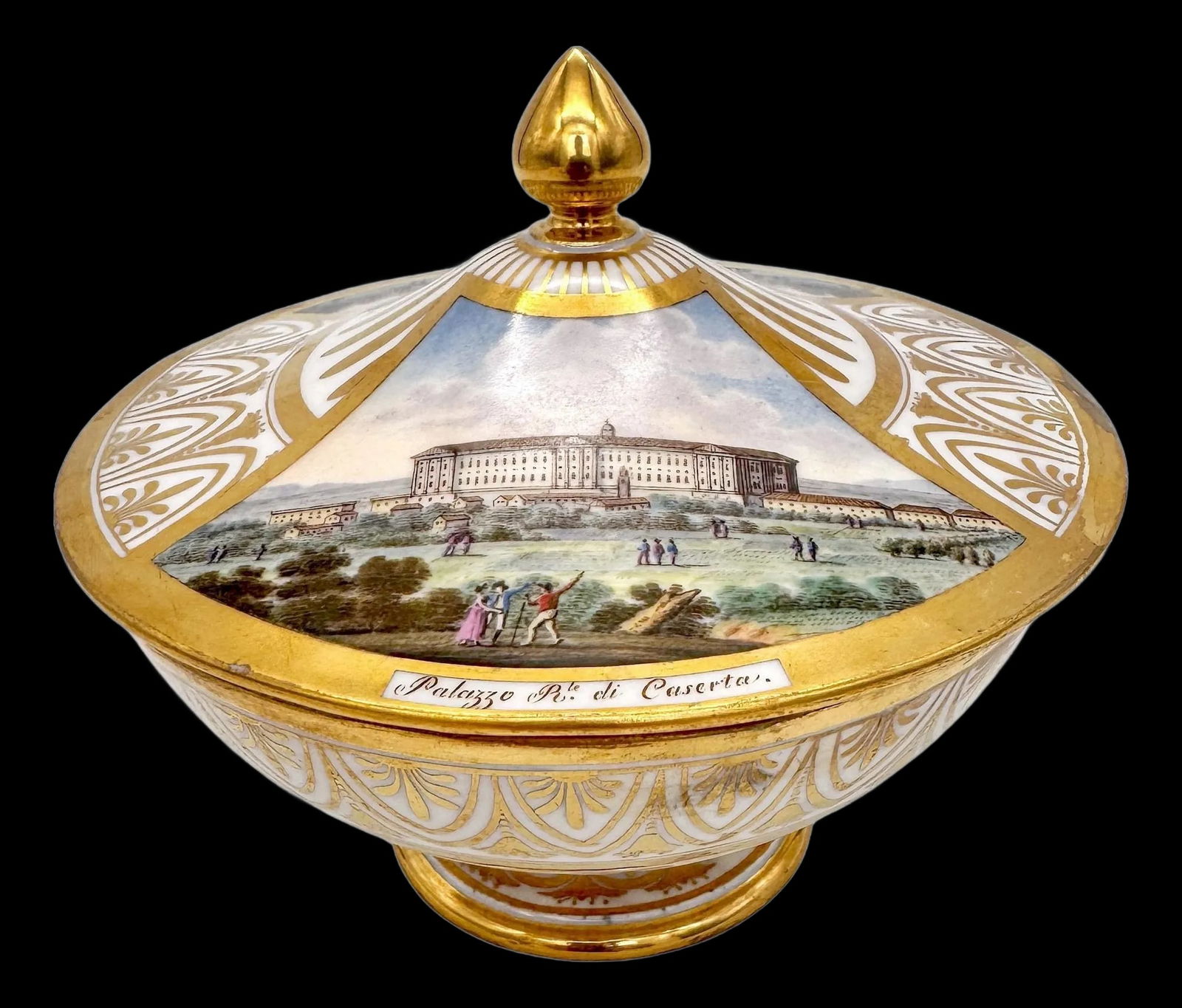 18th C. Capodimonte Box, Views Royal Palace of Caserta & Belvedere di San Leucio: 18th C. Capodimonte Box, Views Royal Palace of Caserta & Belvedere di San Leucio Consisting of two pieces: the lid and base. This elegant 18th-century Capodimonte porcelain covered box with a removabl