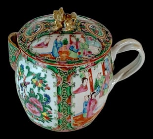 19th Century Rose Medallion Cider Pitcher With Foo Dog Finial