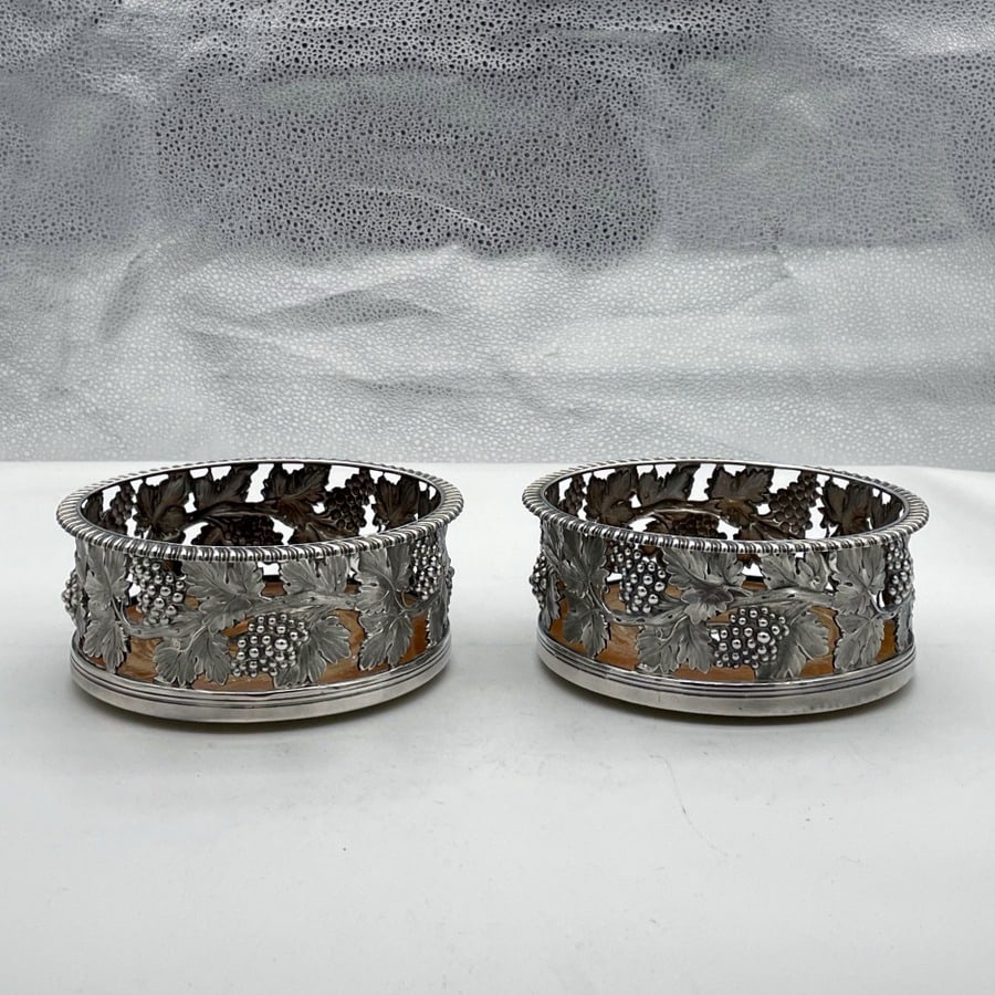 Early 19th Century Antique George IV Silver Pair Wine Coasters Sheffield 1828 T Settle & Gunn & Co: Title:Early 19th Century Antique George IV Silver Pair Wine Coasters Sheffield 1828 T Settle & Gunn & Co Description:Description A fine pair of early 19th century cast silver pair wine coasters decora