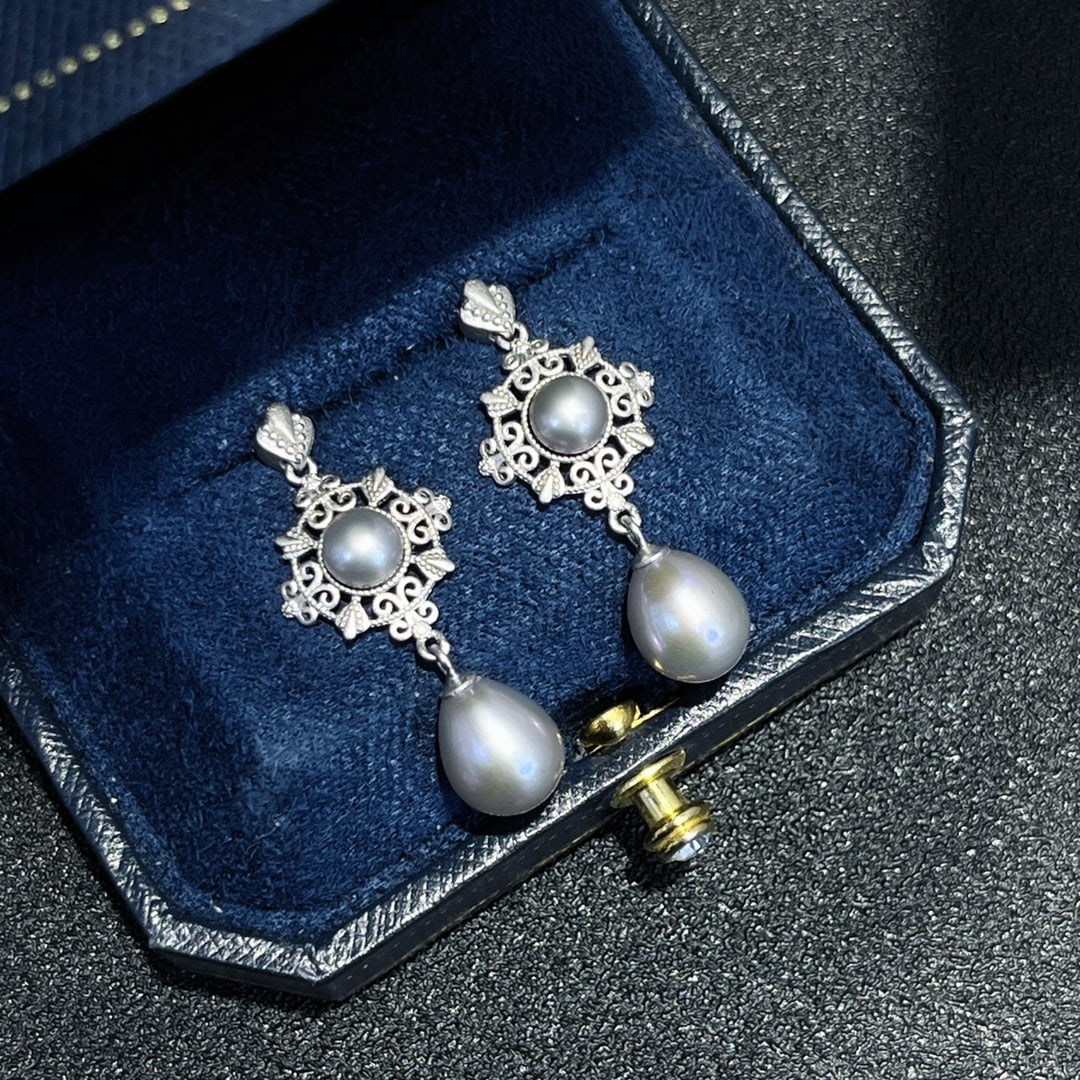 Retro palace style lace pearl earrings: Retro palace style lace pearl earrings. 925 sterling silver inlaid with 4-8.5mm freshwater high-quality pearls Reserve: $111.00 Shipping: Domestic: Shipping rates are determined by destination Interna
