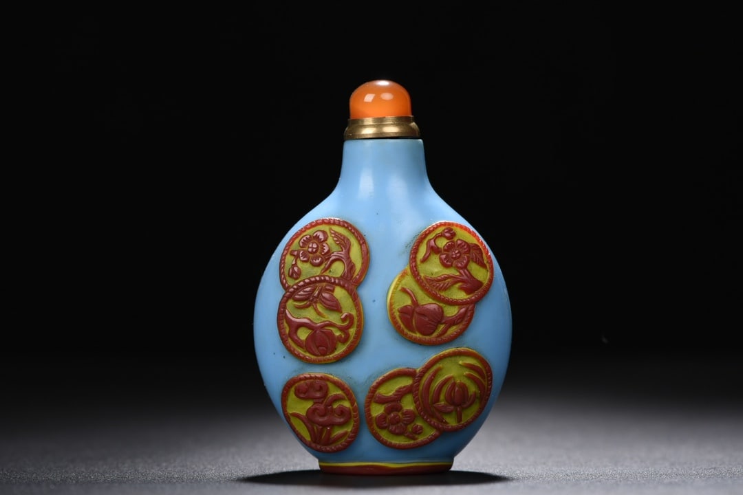 Old Chinese Peking Glass Snuff Bottle: Title: Old Chinese Peking Glass Snuff Bottle Origin: Chinese Date/Period: After1900 Materials: Peking Glass Dimensions: 77x51x33(mm) 3.03x2.01x1.30(inches) Weight 0.15 lbs/69g Reserve: $96.00 Shipping