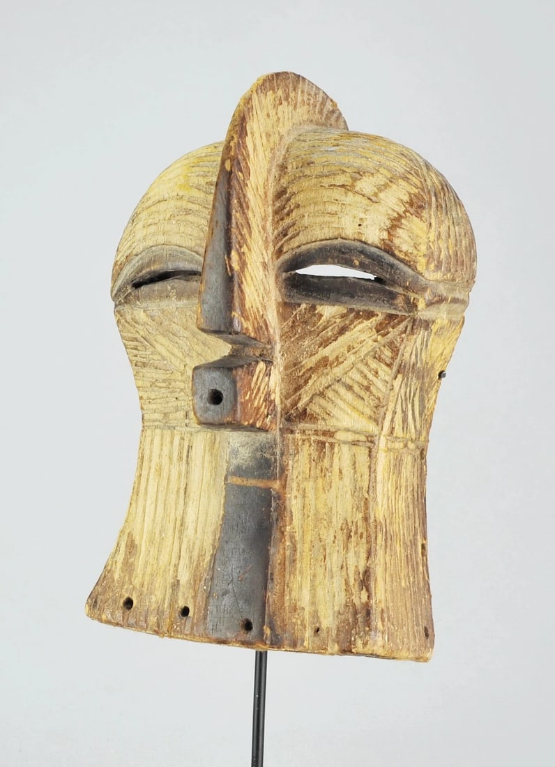 Nice LUBA Kifwebe Wood Mask Congo DRC Baluba African Tribal Art Songye 0980: TRIBALART BE - AFRICAN TRIBAL ART GALLERY - BELGIUM GALERIE DE LA LOUVE To see our 300 items on EBAY, you have to make research with International option or to search on EBAY FR (Ebay France) CONGO DR