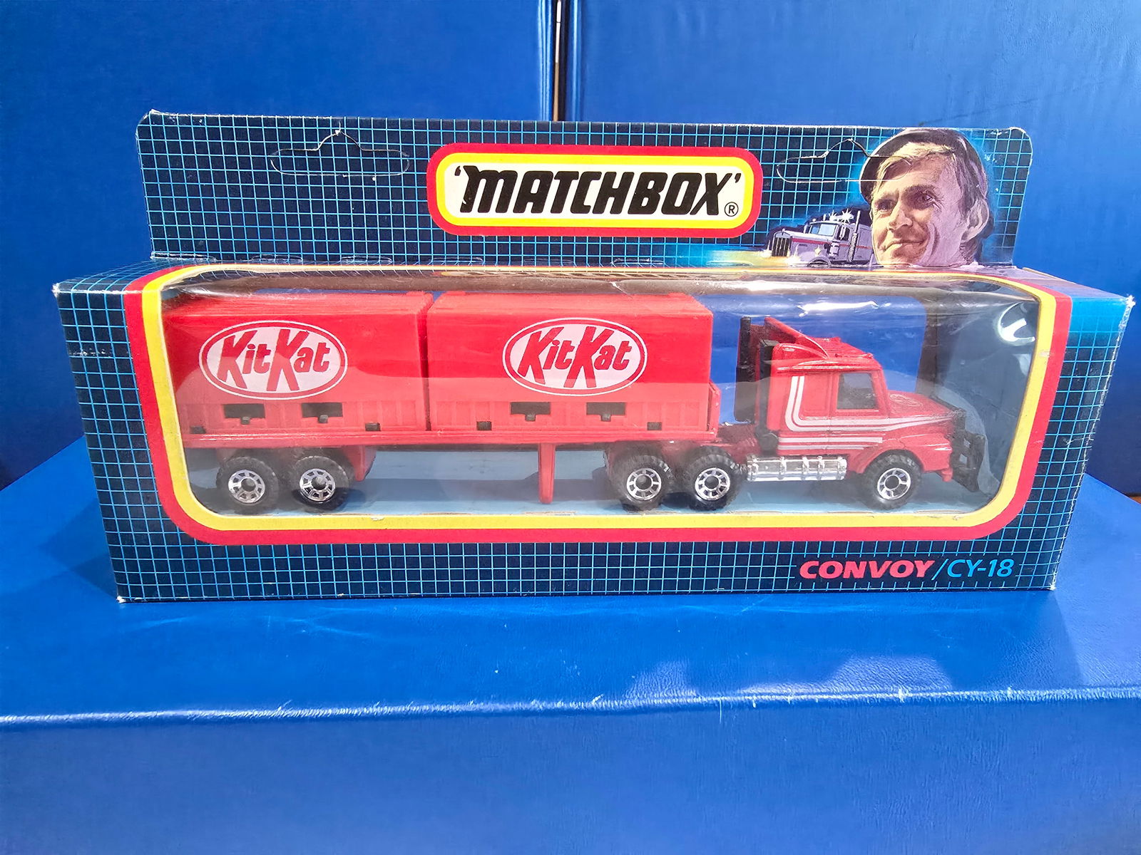 Kit Kat, Scania tractor, crome macau base