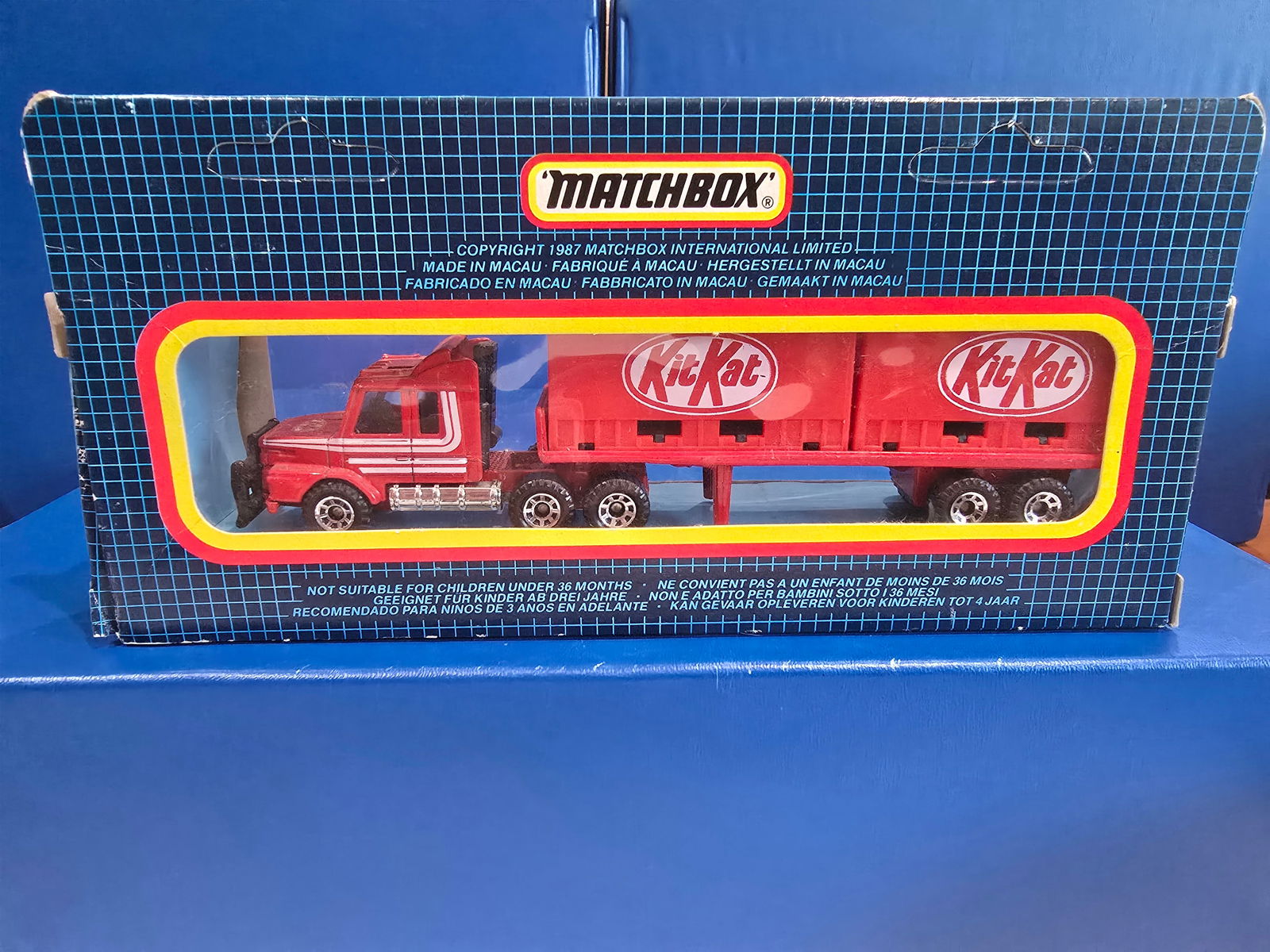 Kit Kat, Scania tractor, crome macau base - 2