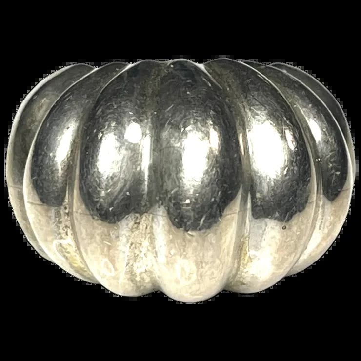 Vintage Sterling Silver Fluted Dome Ring (1 of 8)