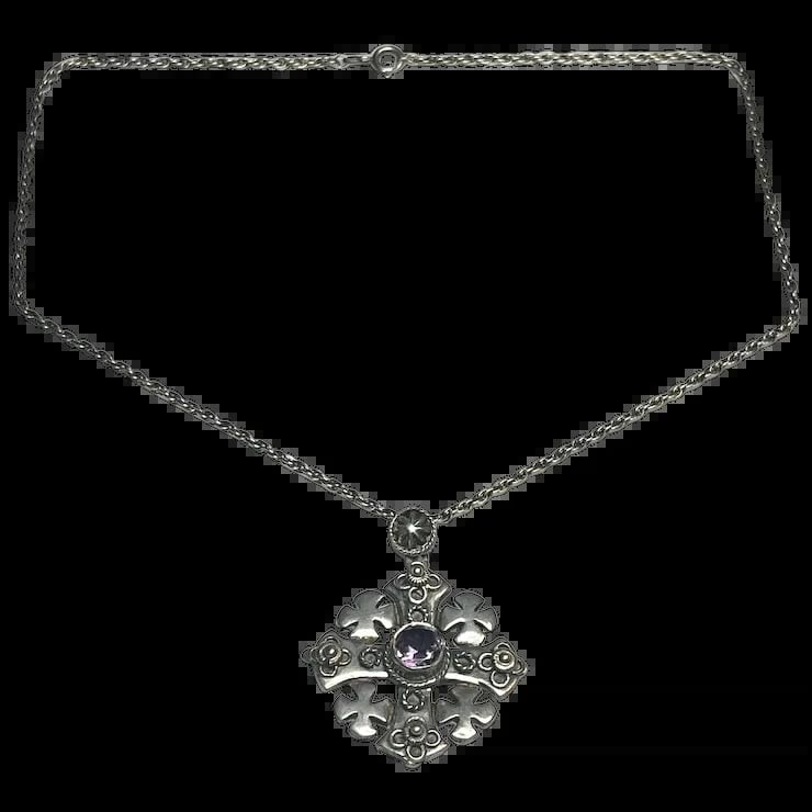 Vintage Silver Jerusalem Crusaders Cross with Amethyst and Chain: Title: Vintage Silver Jerusalem Crusaders Cross with Amethyst and ChainDescription: Vintage Silver Jerusalem Crusaders Cross with Amethyst and Chain Hallmarked Jerusalem Silver Weighs 22 grams total C