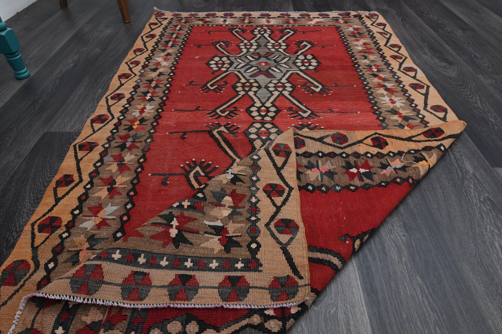 3.6x6.6 ft, TURKISH KILIM Rug: Title:3.6x6.6 ft, TURKISH KILIM Rug Origin:Turkey Date/Period:1960 - 1970 Materials:Wool and Cotton Size:Width: 3.6 feet Length: 6.6 feet Description:This Turkish one-of-a-kind Vintage Flatweave Kilim