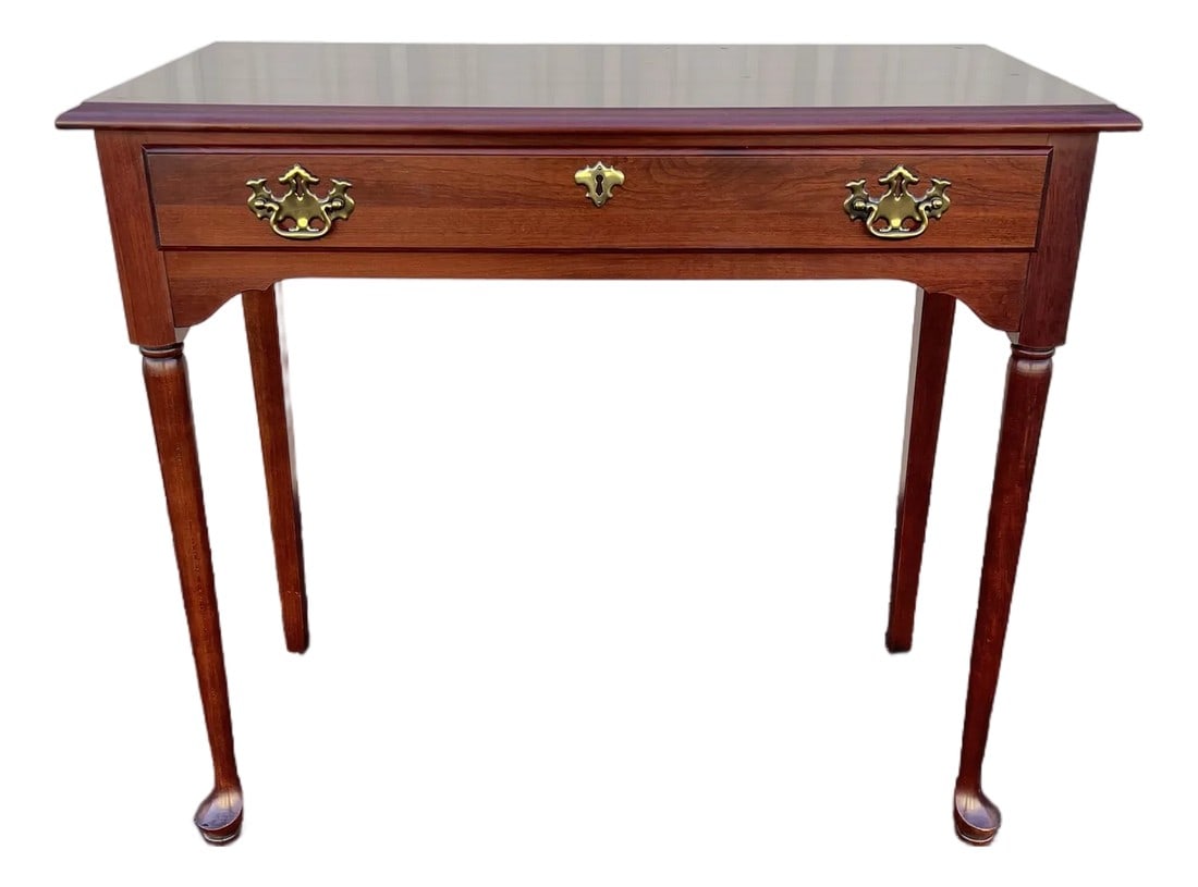 1980s Pennsylvania House Cherry Console Entryway Table: A striking entryway or console table with full cherry construction in a traditional style. Made by Pennsylvania House furniture, this console table is a superb example of skilled craftsmanship and hig