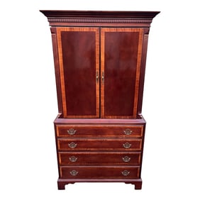 1980s Hickory White "The American Masterpiece Collection" Georgian Style Banded Mahogany Media Armoi