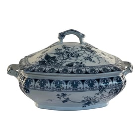 Late 1800s English Blue and White Rosaline Pattern Soup Tureen