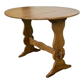 Early 20th Century English Oak Table With Rotating Drop Leaf Top