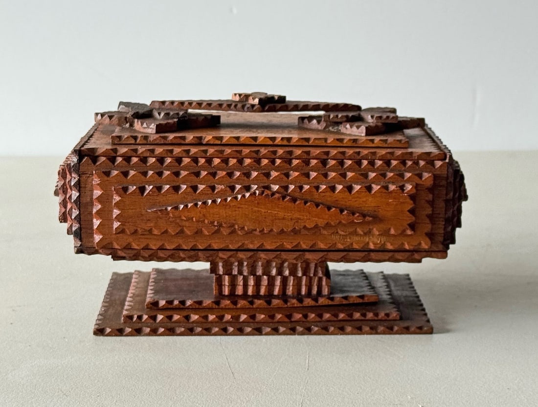 Tramp Art Pedestal Box w Handle Carved Leaves (1 of 5)