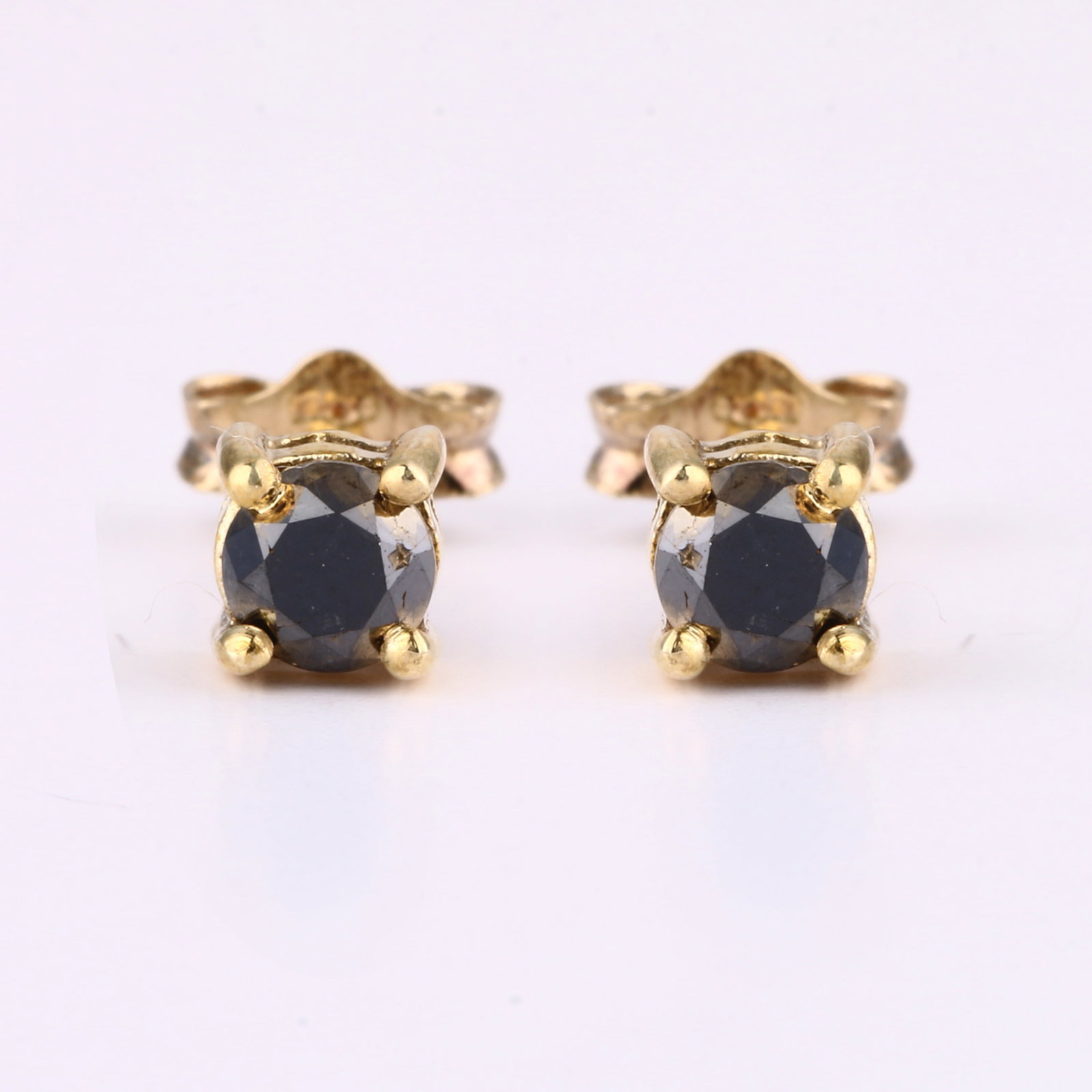 Earrings: No Reserve! Title: EarringsDescription: Black Diamond F/C Round 4.50mm( 0.33Pt ) - 2Pcs ( Push Post )Date/Period: After 2000Materials: 925 Silver W/Yellow Gold PlatingDimensions: N/A Shipping: Domesti