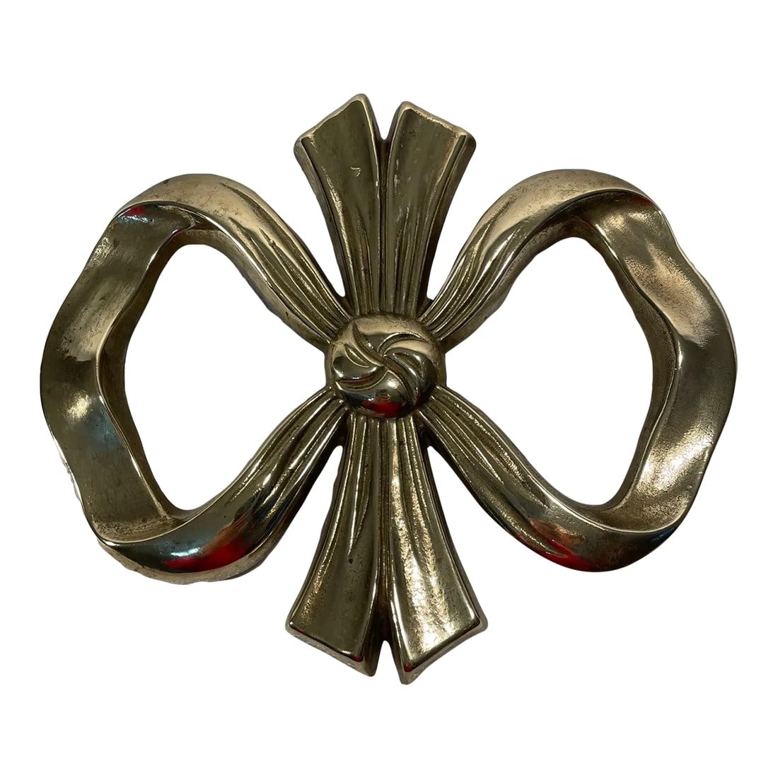 Vintage Solid Brass Bow Trivet or Wall Decor: A lovely solid brass Bow Trivet or Wall Ornament from mid to late 20th century. No markings. This adorable knotted bow has a nice aged patina and would be a perfect addition for a wall grouping with a