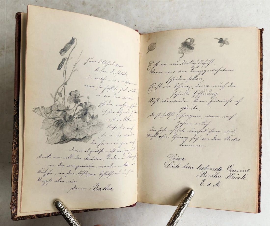 1890s ALBUM AMICORUM - MANUSCRIPT BOOK in GERMAN antique: Embossed leather and silk binding Nice calligraphy. Red edges Size 5 3/4 by 8 3/4" Many unfilled pages Very good interior condition, minor wear of the binding Reserve: $98.00 Shipping: Domest