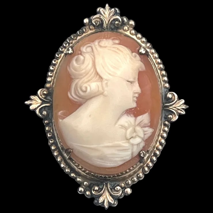 Vintage Ornate Gold Fill Cameo Brooch/ Pendant: Vintage Ornate Gold Fill Cameo Brooch/ Pendant Hallmarked: 1/20 12k GF Total Weighs: 5.5 grams Measures Approx: 1.5 x 1 inches Reserve: $25.00 Shipping: Domestic: Flat-rate of $6.00 to anywhere within