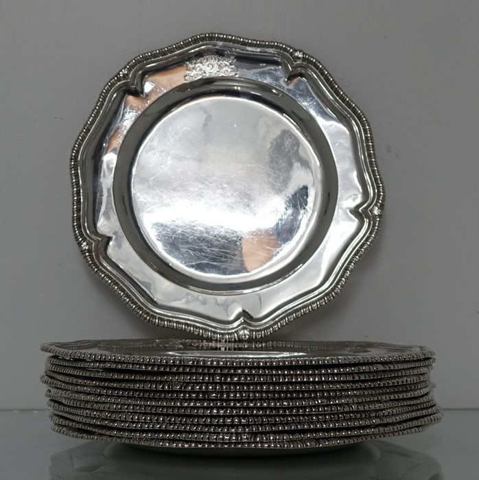 18th Century Antique Sterling Silver George II Set of 12 Dinner Plates London 1742 Elizabeth Godfrey: Title:18th Century Antique Sterling Silver George II Set of 12 Dinner Plates London 1742 Elizabeth Godfrey Description:Description A stunning set of 12 dinner plates made by the highly collectable Eli