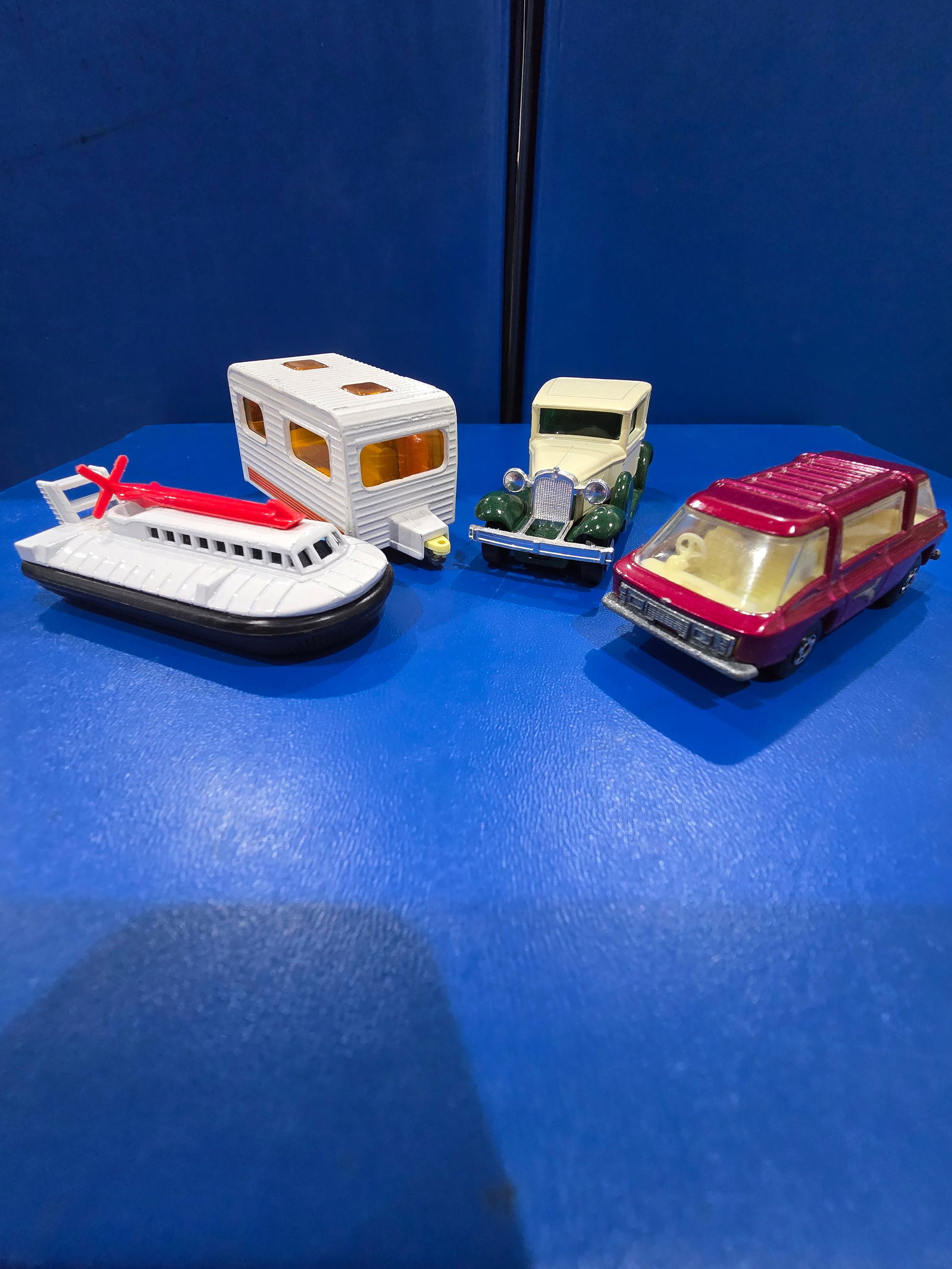 Commuter, Model A, Caravan, Hovercraft (1 of 4)