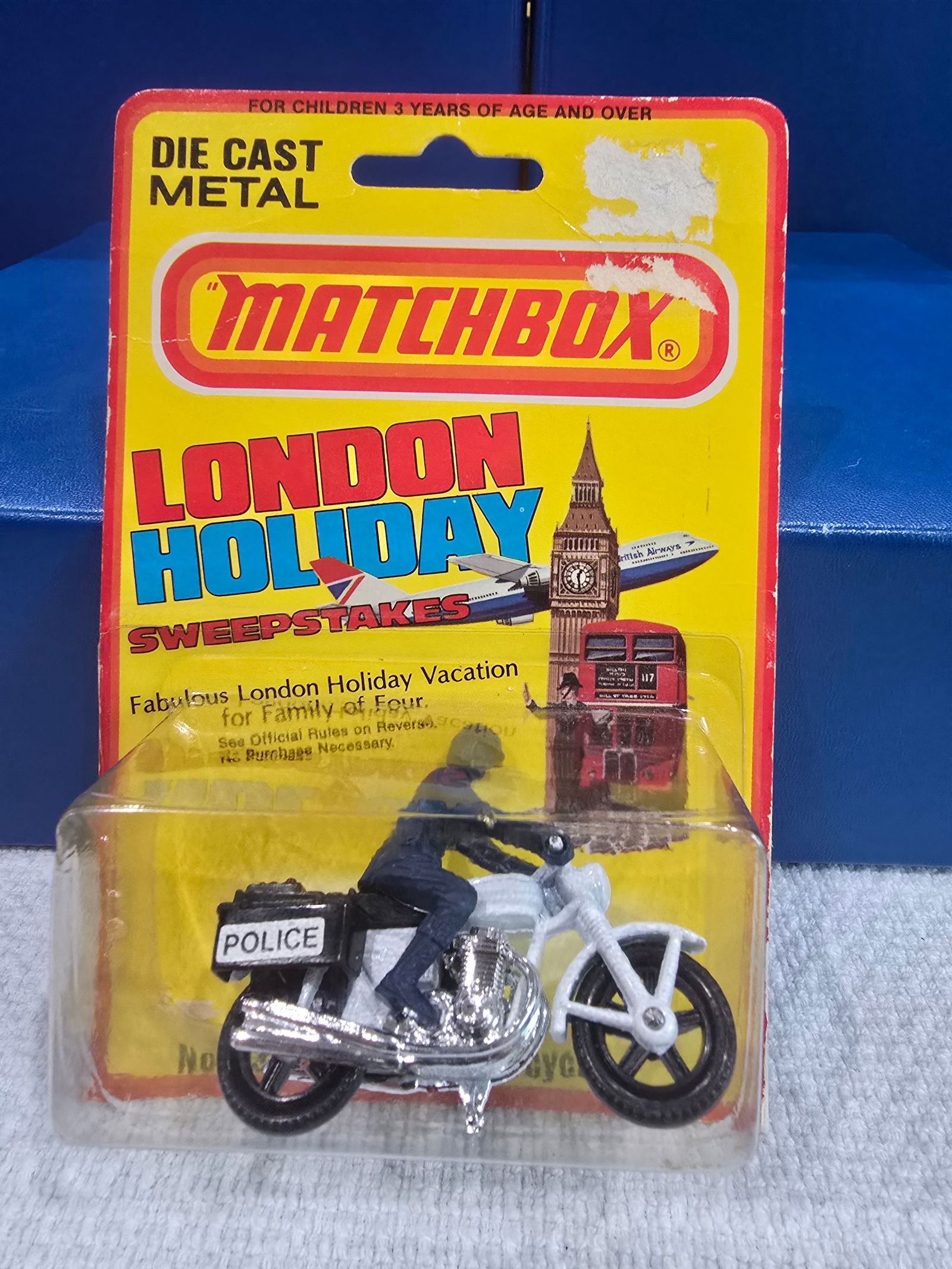#33 Police Motorcycle, White, Black saddle bags, Blue rider, England base: Title: Matchbox Superfast BlisterDescription: #33 Police Motorcycle, White, Black saddle bags, Blue rider, England baseDate/Period: 1981Materials: MetalDimensions: 1/64 Reserve: $10.00 Shipping: