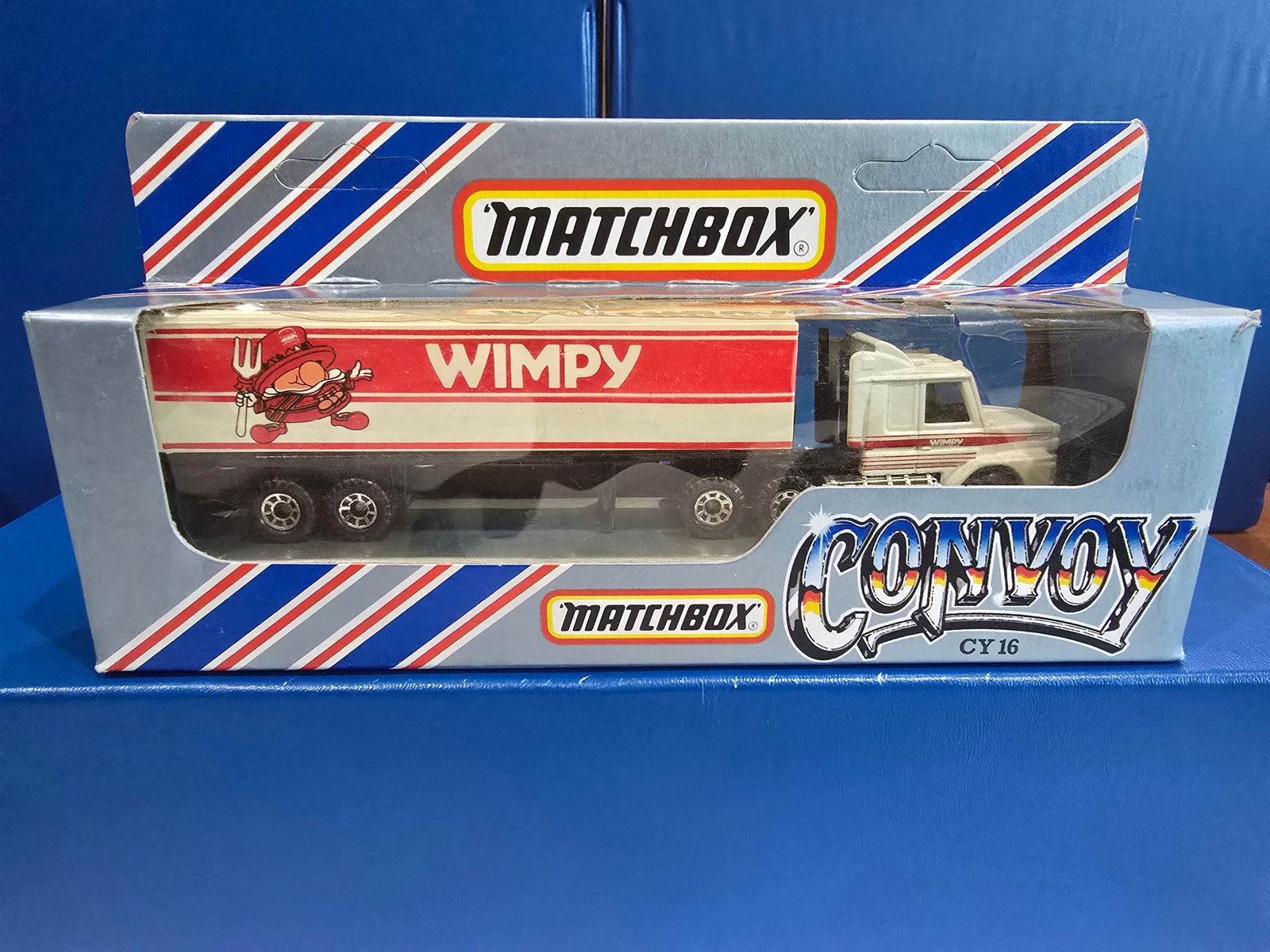 Wimpy, Scania tractor, white macau base (1 of 4)