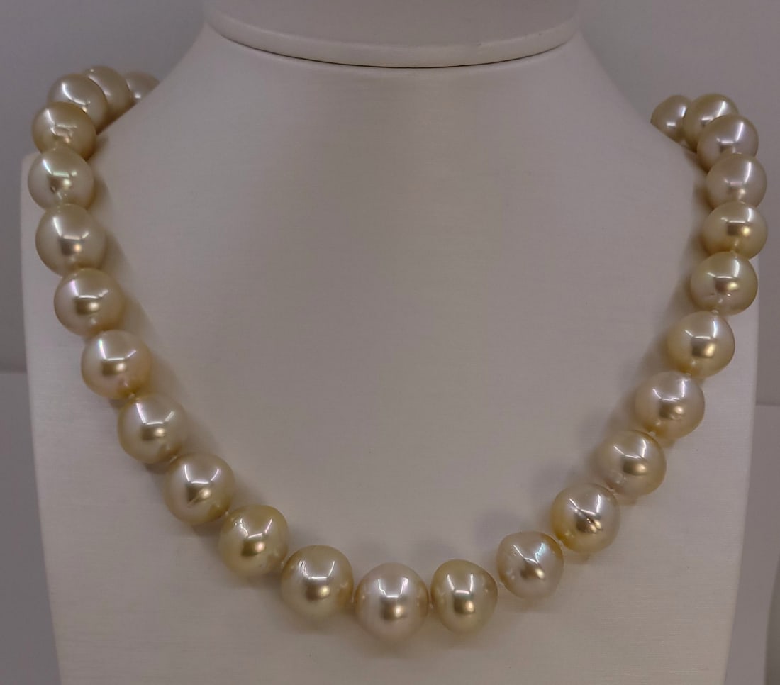 Necklace PSL Certified Australian South Sea Pearls - Huge Size - 12.0x16.1mm: Title:Necklace PSL Certified Australian South Sea Pearls - Huge Size - 12.0x16.1mm Description:This necklace is in the category of the strongest Teri according to the tested results and the P.S.L crit