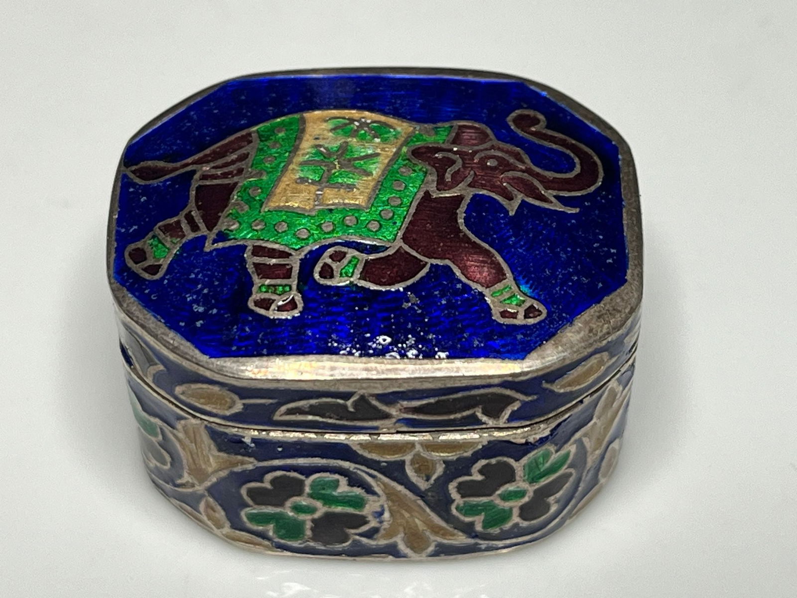 Vintage Sterling Silver and Enamel Cloisonne Elephant Trinket/ Pill Box (1 of 11)