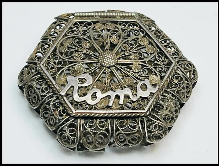 Vintage Silver 800 Roma Italian Filigree Trinket/ Pill Box: Vintage Silver 800 Roma Italian Filigree Trinket/ Pill Box Weighs 9.4 grams Measures 1.5 x1.5 Reserve: $75.00 Shipping: Domestic: Flat-rate of $6.00 to anywhere within the contiguous U.S. Internationa