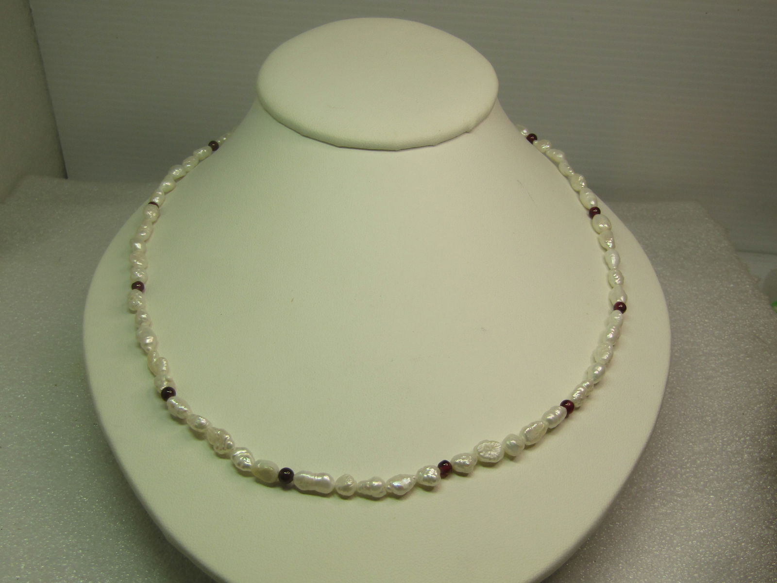 Vintage 14kt Amethyst Freshwater Pearl Necklace, 20", 1980's-1990's: Vintage 14kt Amethyst Freshwater Pearl Necklace, 20", 1980's-1990's. The clasp and spring ring are 14kt yellow gold. The freshwater pearls are an average of appx. 5mm wide. There are eleven 3mm round