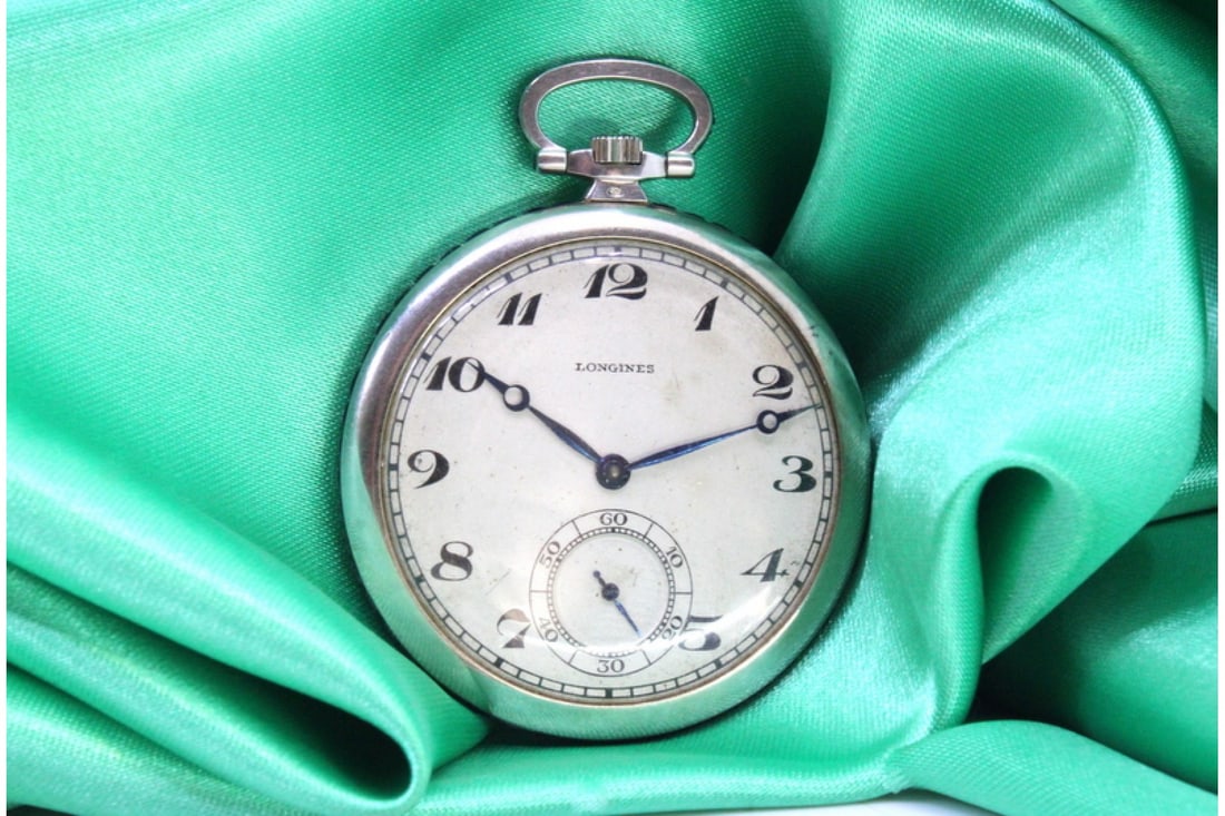 Longines white gold pocket watch with calibrated sapphires: Title:Longines white gold pocket watch with calibrated sapphires Description:Description: Longines white gold pocket watch with calibrated sapphires. Metal: Gold. Origin: Switzerland. Brand: Formiga.