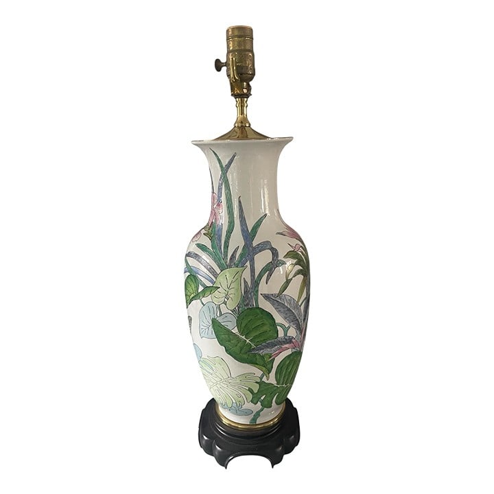 Frederick Cooper Attributed West Palm Beach Style Porcelain Leaf Lamp: Rare hard to find porcelain coastal leaf lamp on wood base by Frederick Cooper. Untagged and no shade included. Stunning addition to your home. Condition: Alterations: Original Condition Unaltered Imp