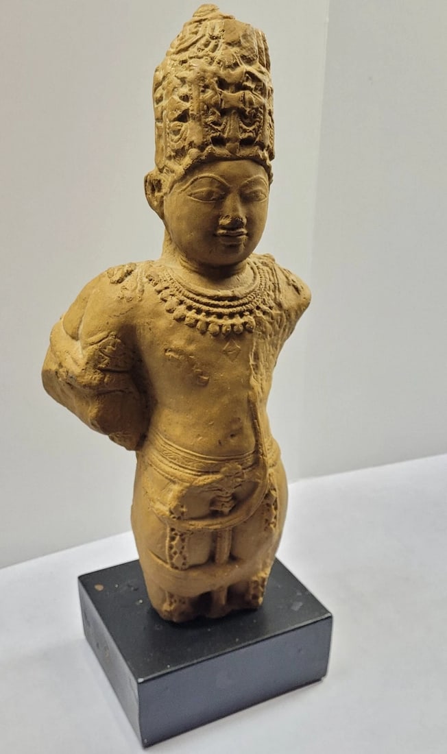 Mid Century Asian Statue Vintage Stone Sculpture: Mid Century Asian Statue Vintage possible Sand Stone Sculpture, very heavy sets on a black base. I've added close up picks so you may identify the material. The sculpture is in good condition with min