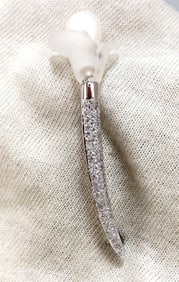 Baroque Pearl Diamonds Pin 18 Karat