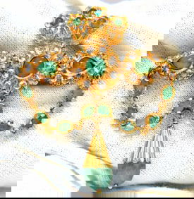 18KT VINTAGE NATURAL EMERALDS & WHITE SAPPHIRES MEDALLION DANGLE BROOCH PIN+