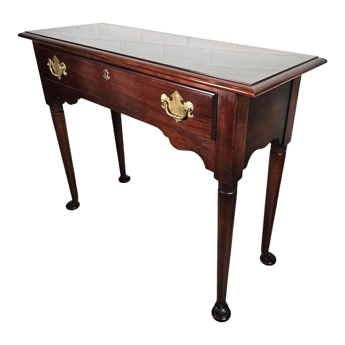 Statton Americana Colonial Console Table Sofa Table 37": This is a beautiful colonial style console Table from Statton Furniture Mfc. This wonderful table was designed for the 50th anniversary of the company, which coincided with the bicentennial of our cou